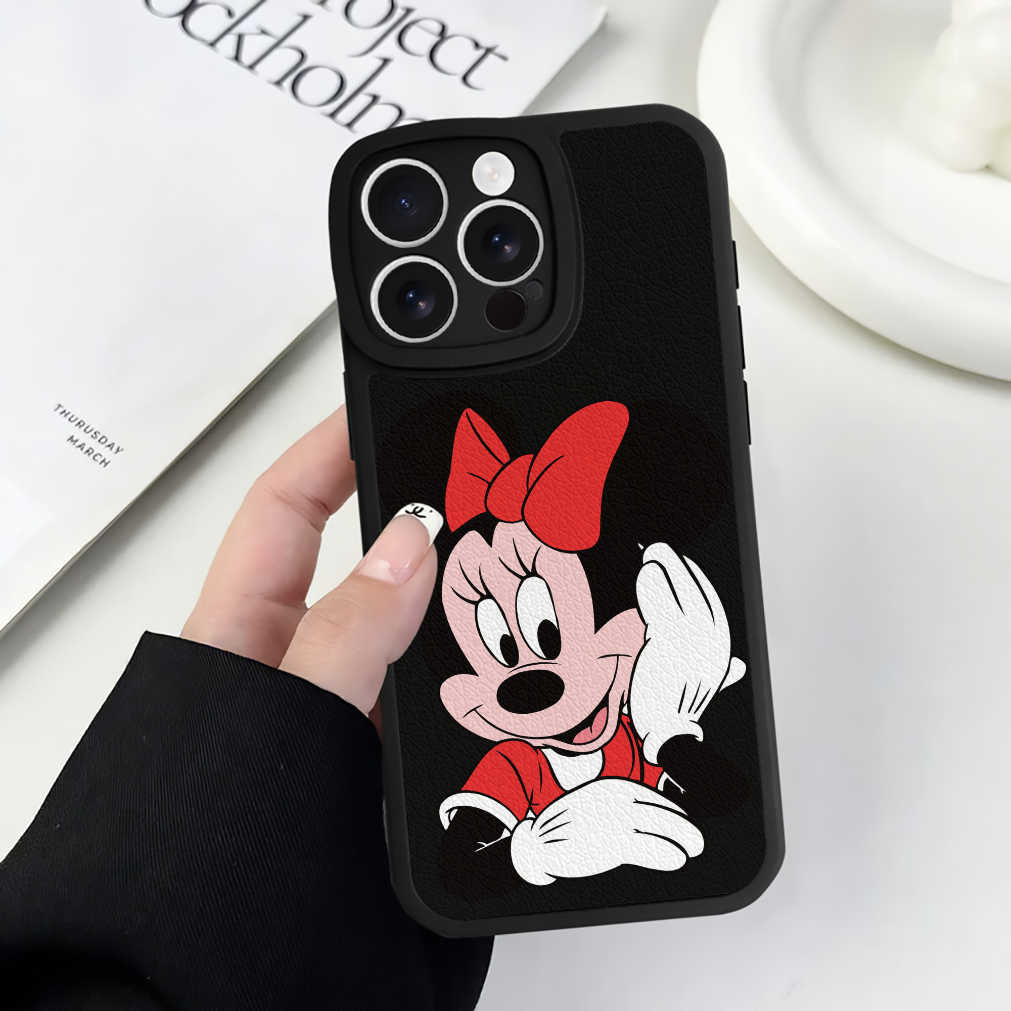 （画像用） ミッキーマウス Mickey Mouse 【iPhone 16シリーズ対応】シリコンスマホケース（レザー調） 材質：シリコン